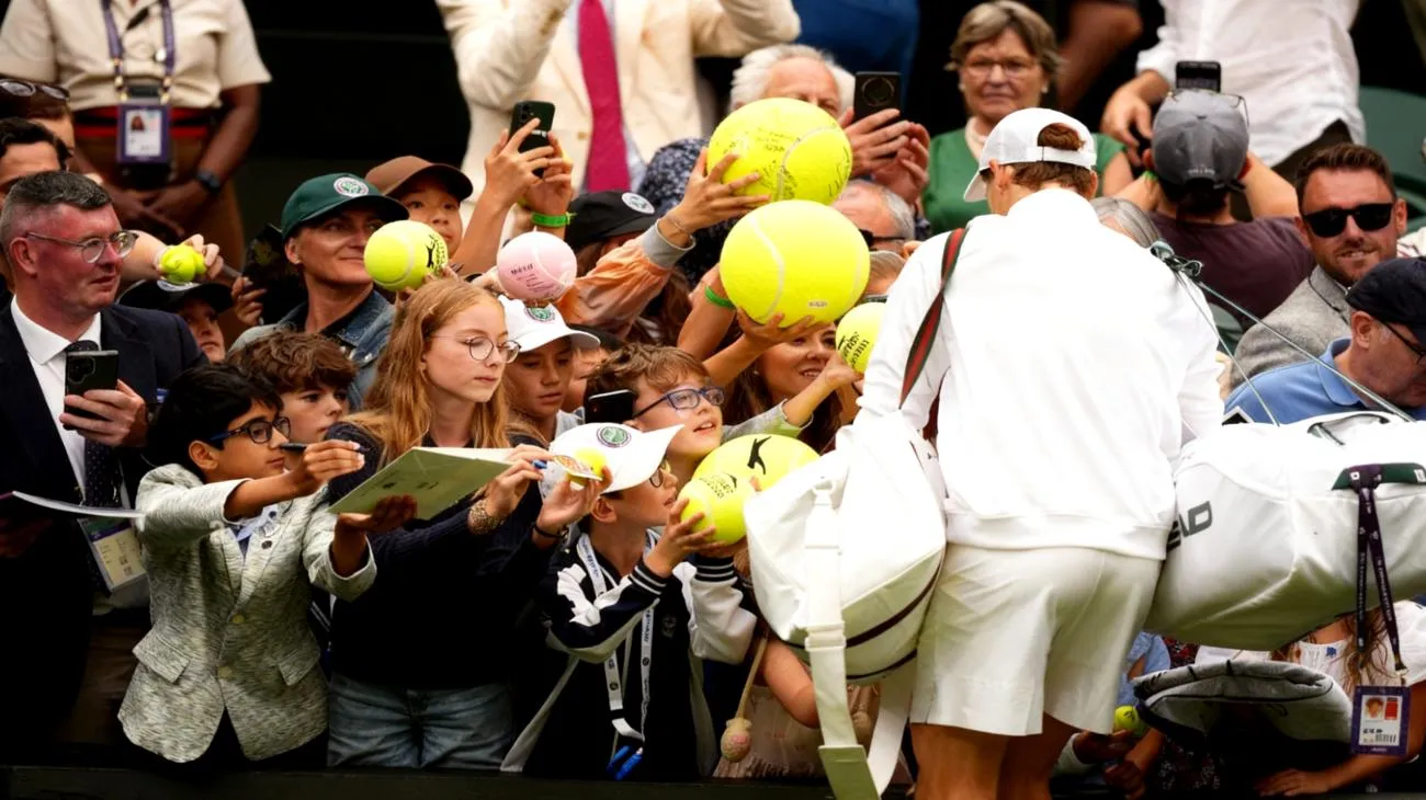 Jannik Sinner demolisce l'avversario in 58 minuti: quello che ha fatto non era mai successo prima 2025-10-22T18:38:38.968Z"